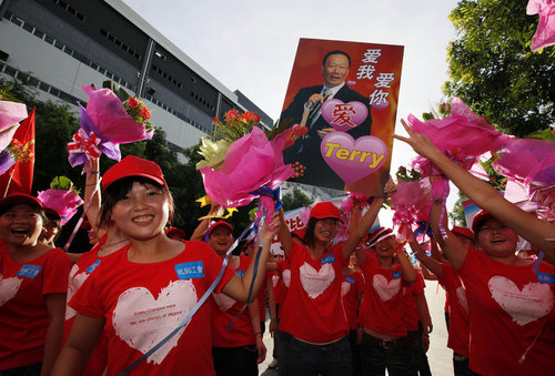 Foxconn: Už nechceme sebevraždy, zavádíme motivační schůzky