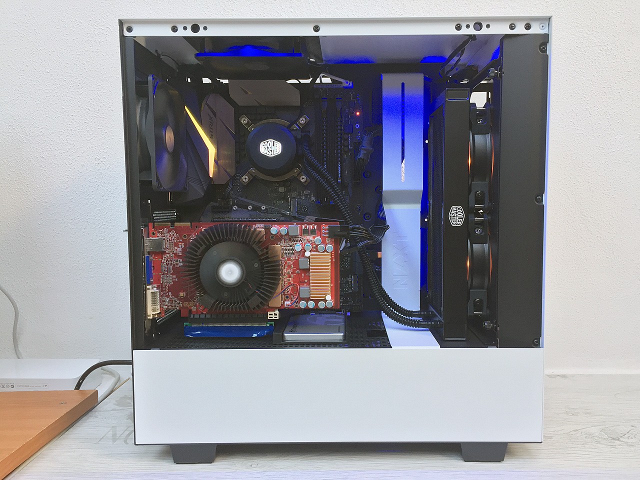 NZXT H500i – jednoduchá, chytrá a pohledná ATX skříň