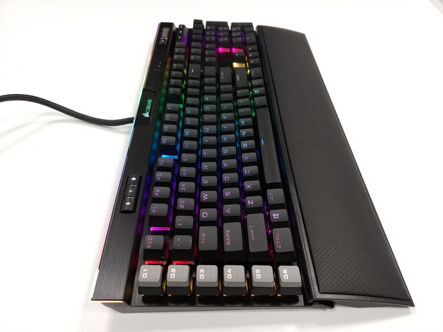 Corsair K95 RGB Platinum XT - Blesková PBT tlačítka