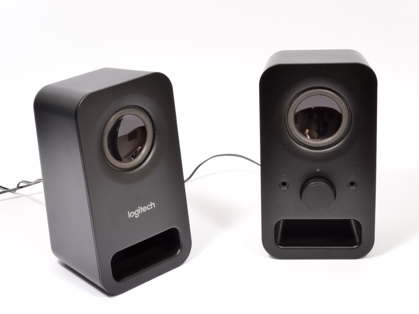 Test levných reproduktorů 2.0: stereo pod tisíc korun