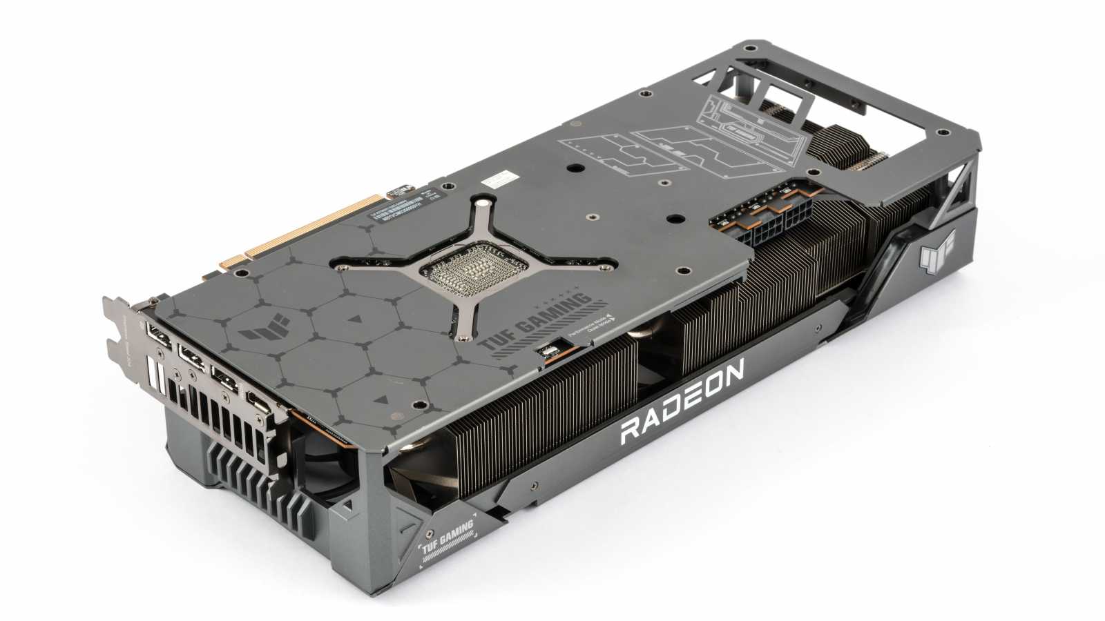 Asus TUF Radeon RX 7900 XT: Obrněnec se špičkovým chladičem