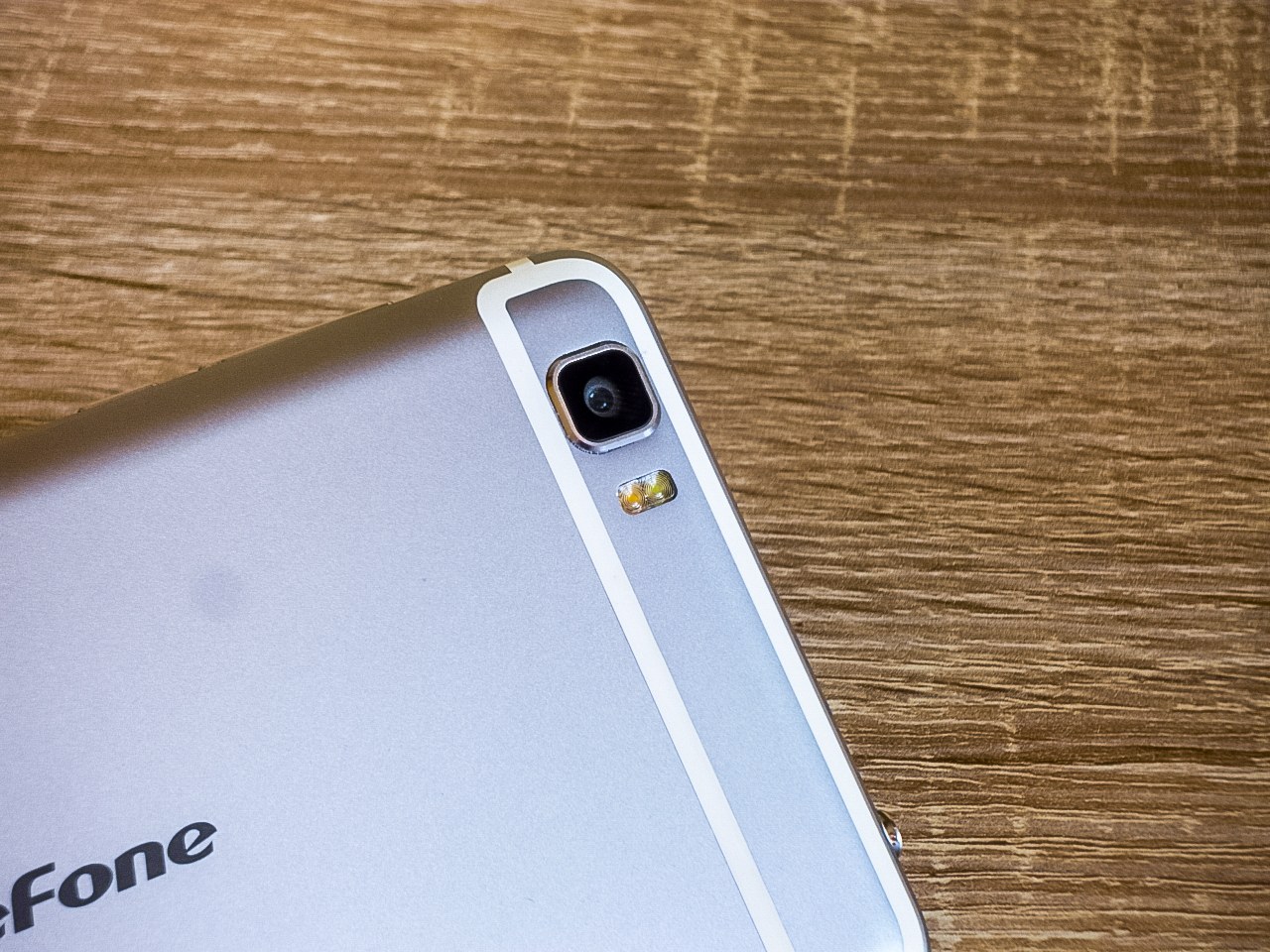 Ulefone Future: číňan s bezrámečkovým displejem v testu