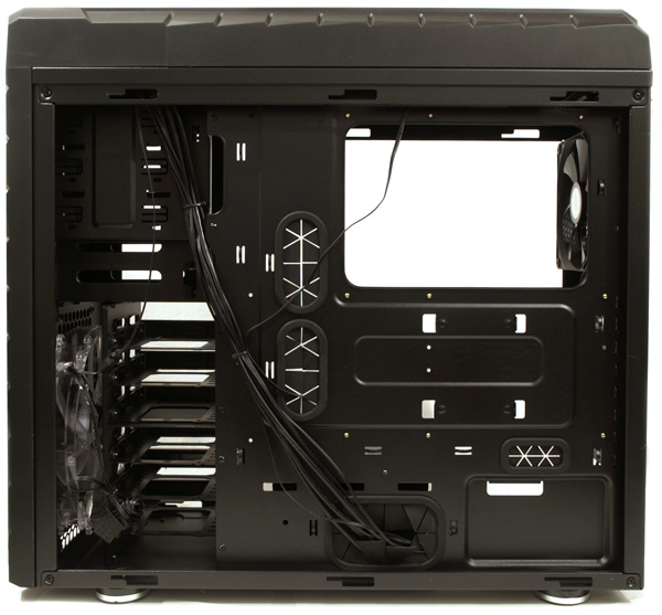 CoolerMaster HAF XM – chcete mít pod stolem bunkr?