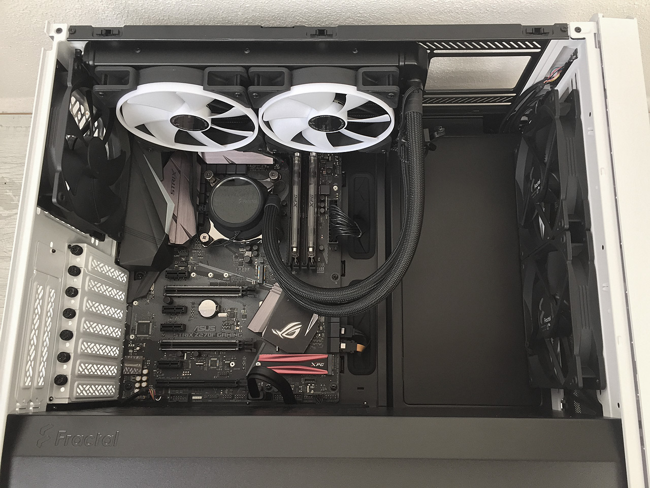 Test skříní Fractal Design Meshify 2 a Meshify 2 XL