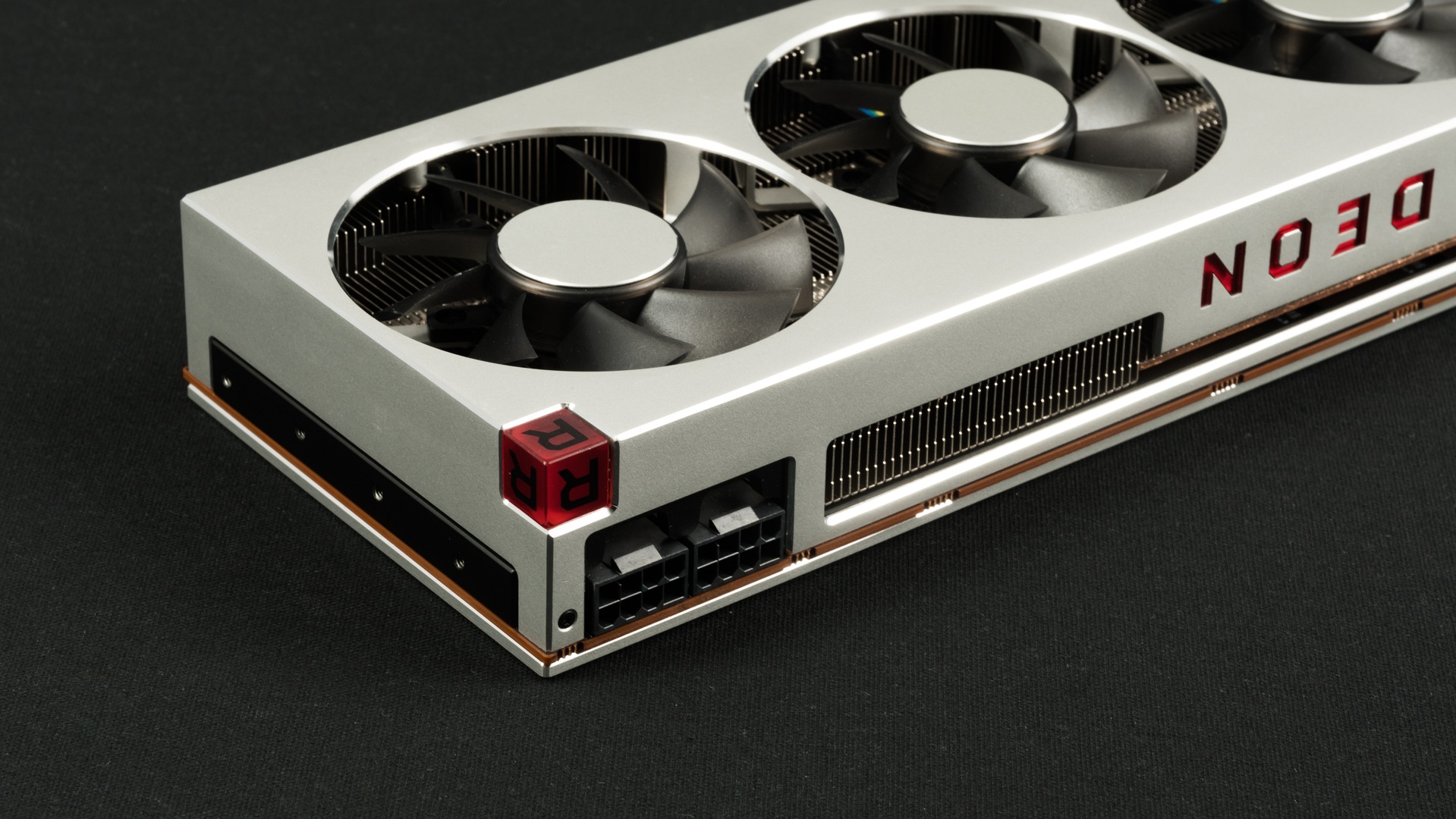 Radeon VII v redakci, testy už za pár dní