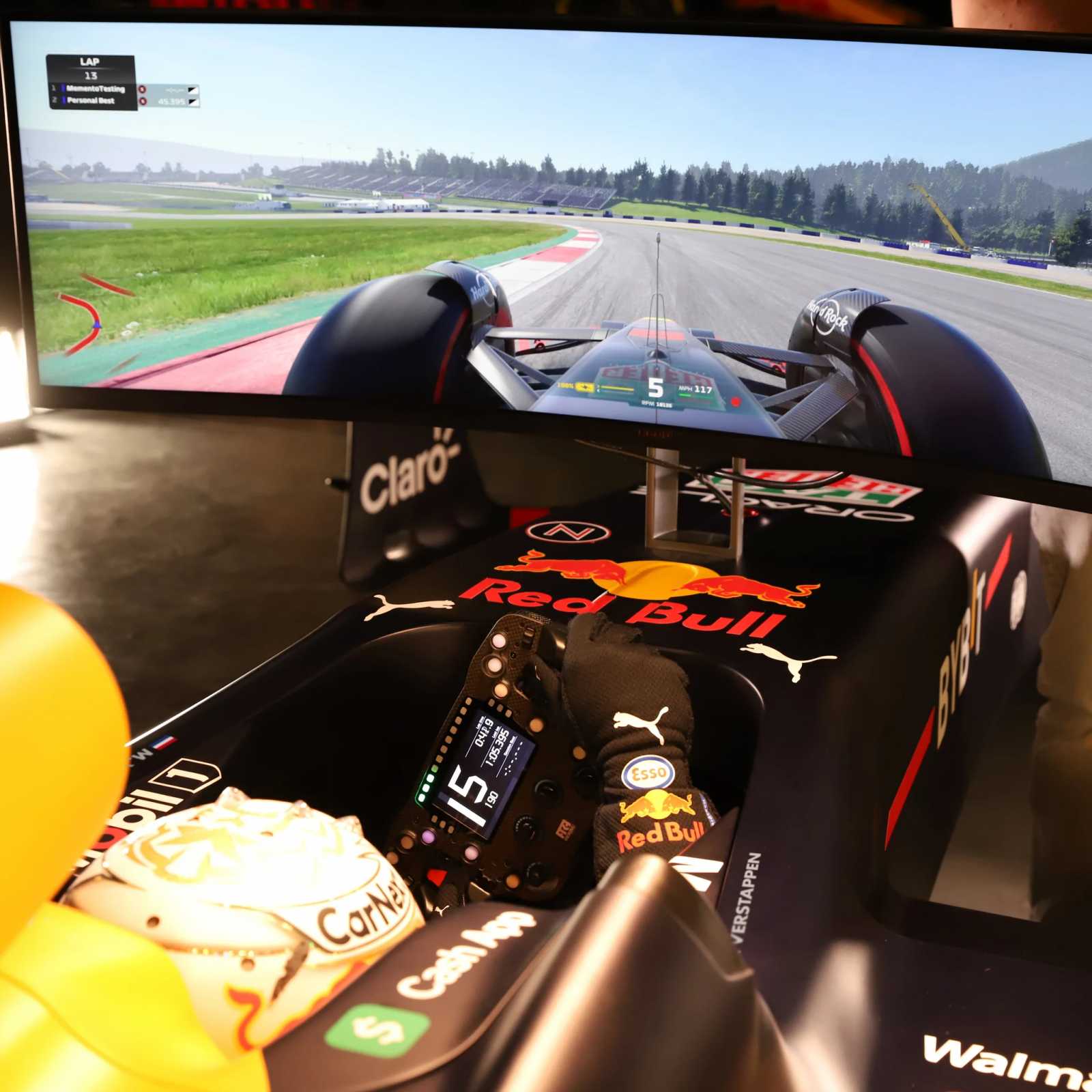 Jestli vážně nevíte co s penězi, můžete si koupit F1 simulátor za sto tisíc liber