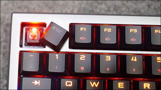 Cherry MX Board 6.0: kovová mechanická klávesnice se 100% pokrytím N-Key Rollover za 5 tisíc