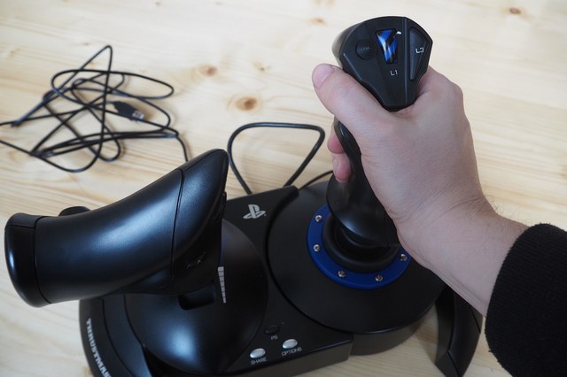 Velký test joysticků: čtyřka pro ty náročnější