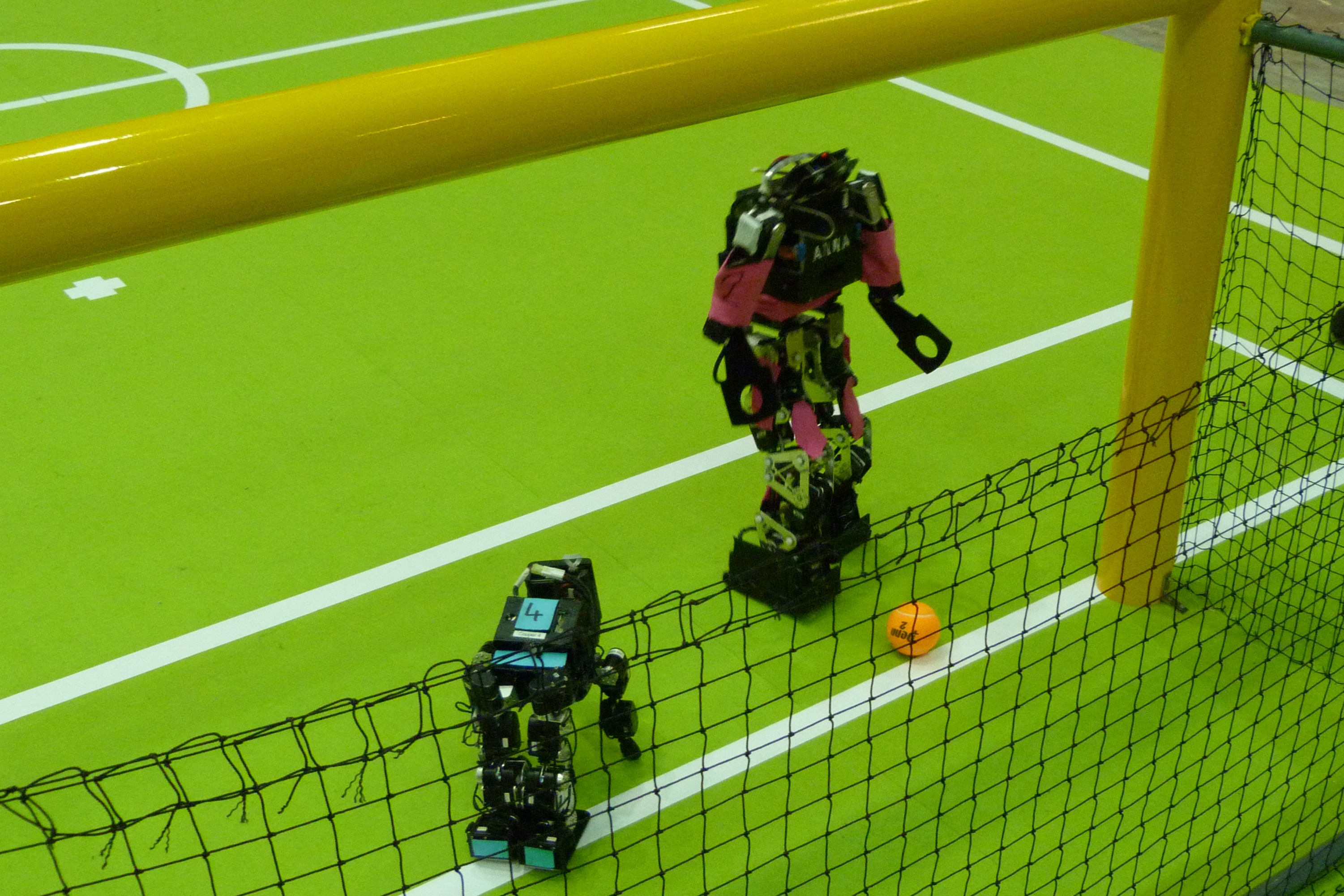 Na mistrovství světa robotů ve fotbale byli nejúspěšnější Asiaté [video]