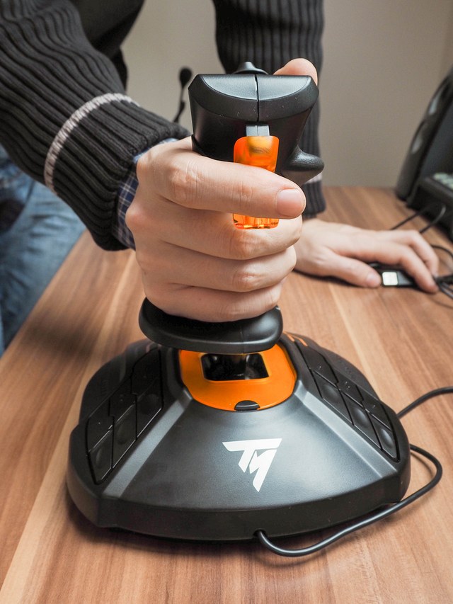 Joystick Thrustmaster T.16000M FCS HOTAS pro každého pilota