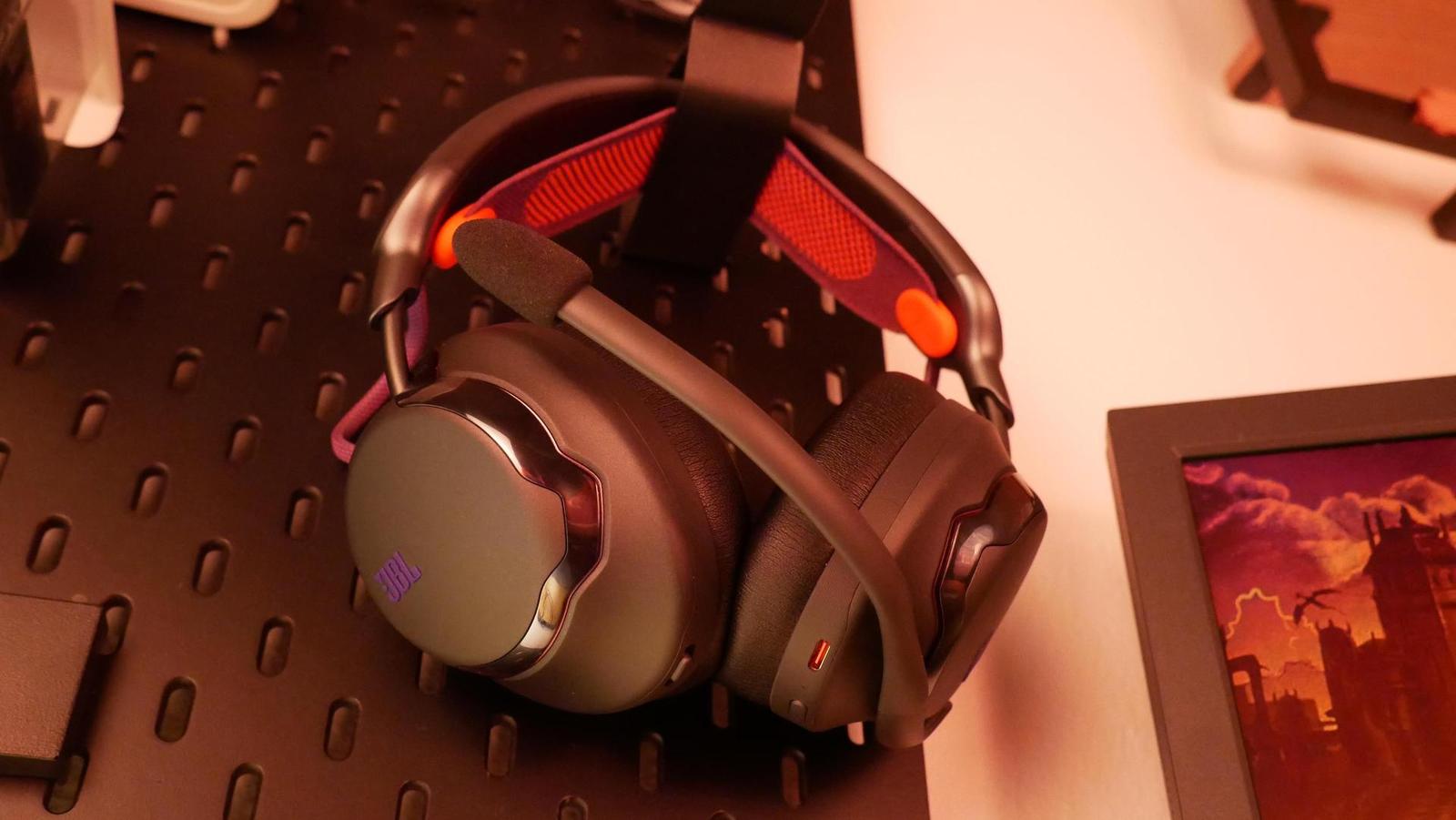 Recenze herního headsetu JBL Quantum 950: Zvuk, který vás pohltí
