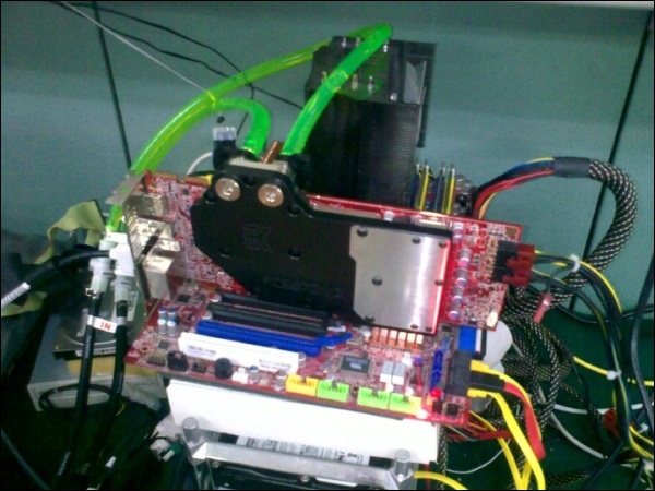 Radeon HD 5870 LCS V2 - vylepšené PCB a 950 MHz na jádru