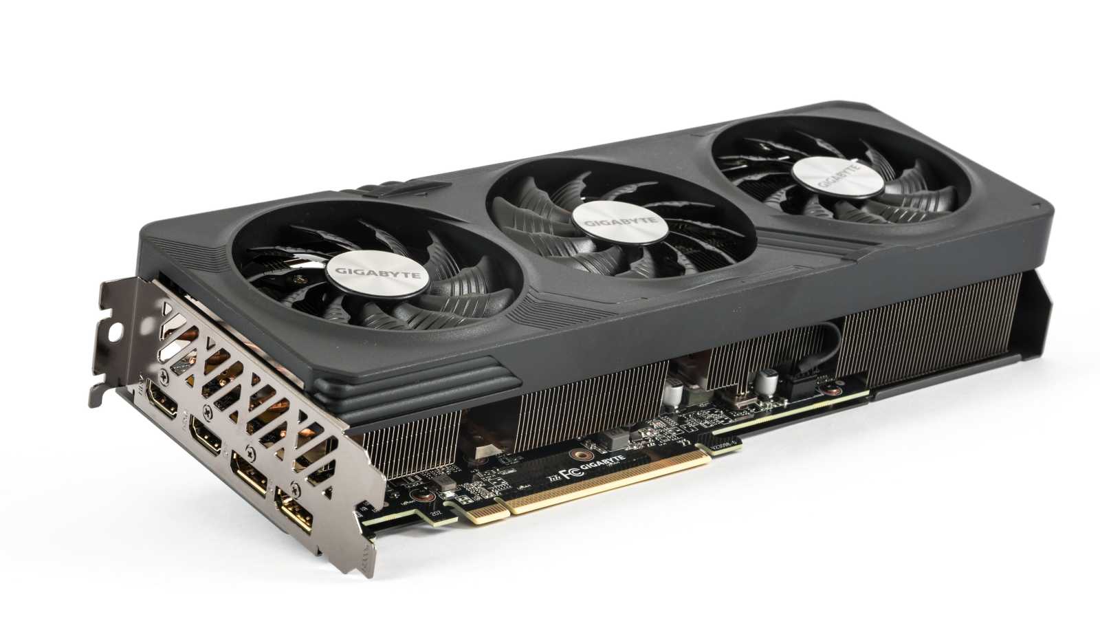 Test Gigabyte Radeon RX 7600 XT Gaming OC 16GB: Když vám už 8 GB nestačí