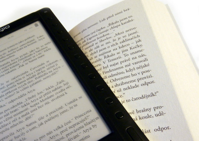 Používání tabletů a ebook čteček před spaním může narušit Váš spánkový rytmus