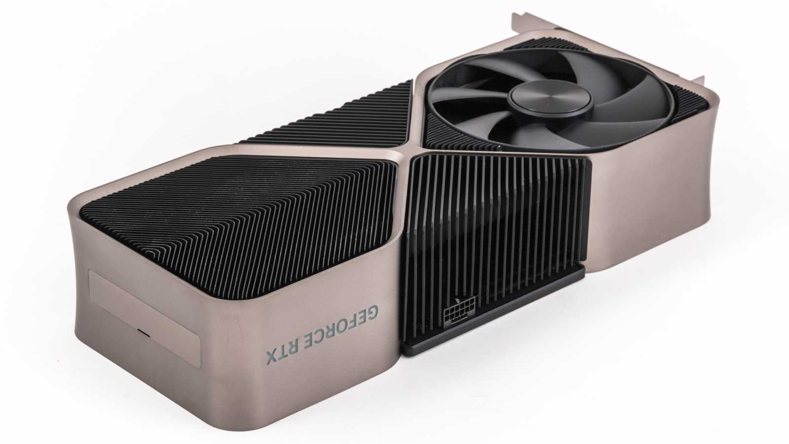 Test GeForce RTX 4080 Founders Edition:  Výkon a  efektivita nové generace