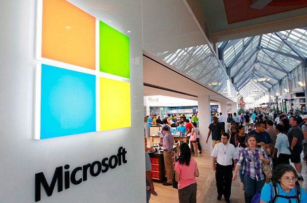 Microsoft má po 25 letech své existence nové logo