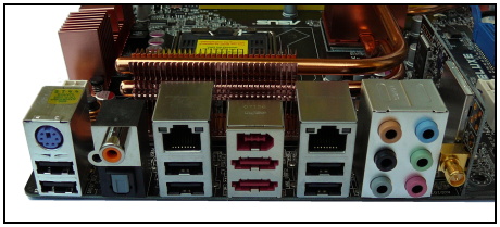 Čtyři základní desky pro platformu Intel: 2x Asus, 1x EVGA, 1x Abit