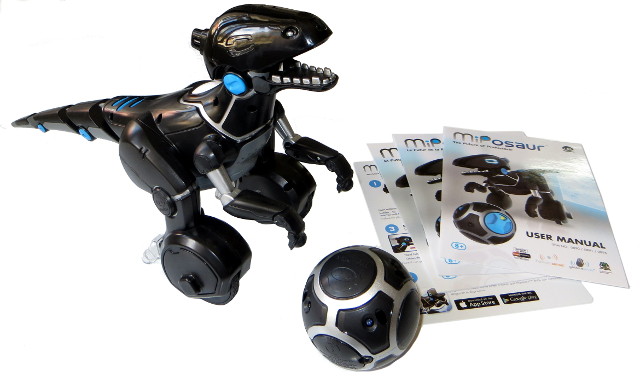 K MiPosaurovi dostanete i elektronickou kouli, s níž si robot může hrát.