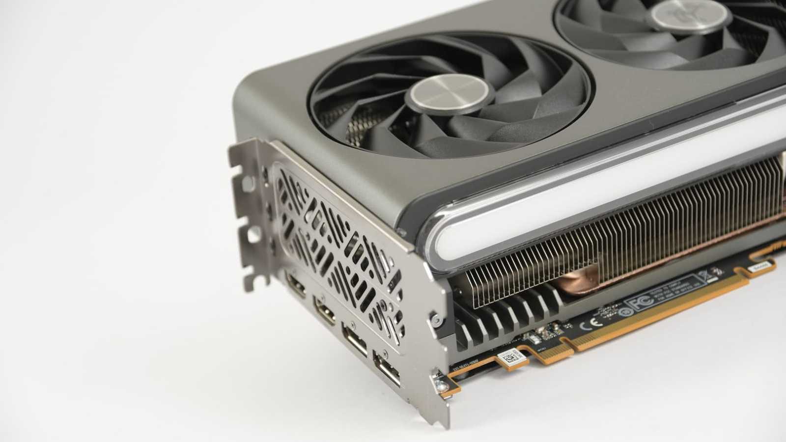 Tuning Sapphire Nitro+ Radeon RX 7900 XTX: přetaktování, podvoltování a snížení spotřeby