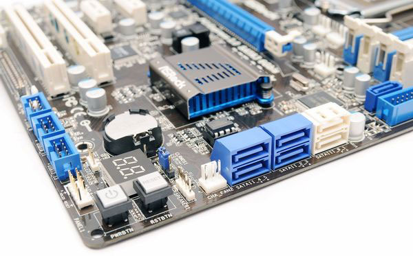 Bližší pohled na nový hybrid od ASRocku P67 Transformer