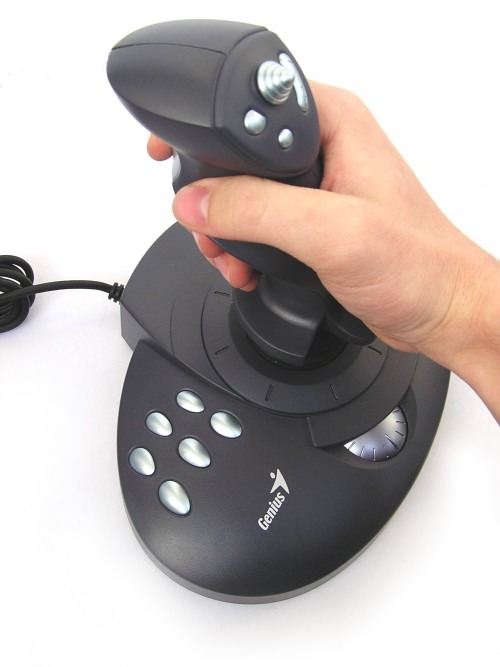 Test čtyř joysticků s force feedbackem