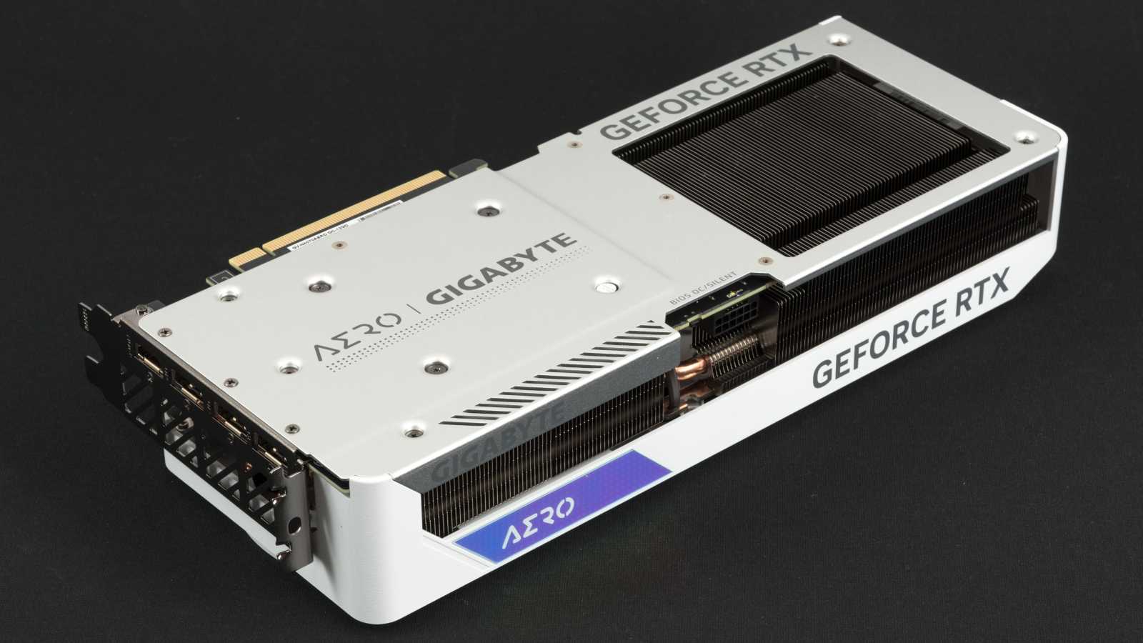 Gigabyte GeForce RTX 4070 Aero OC 12G: Tichá a úsporná