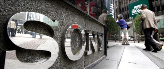 FBI zatkla dalšího hackera, který útočil na síť Sony. Hrozí mu až 15 let vězení