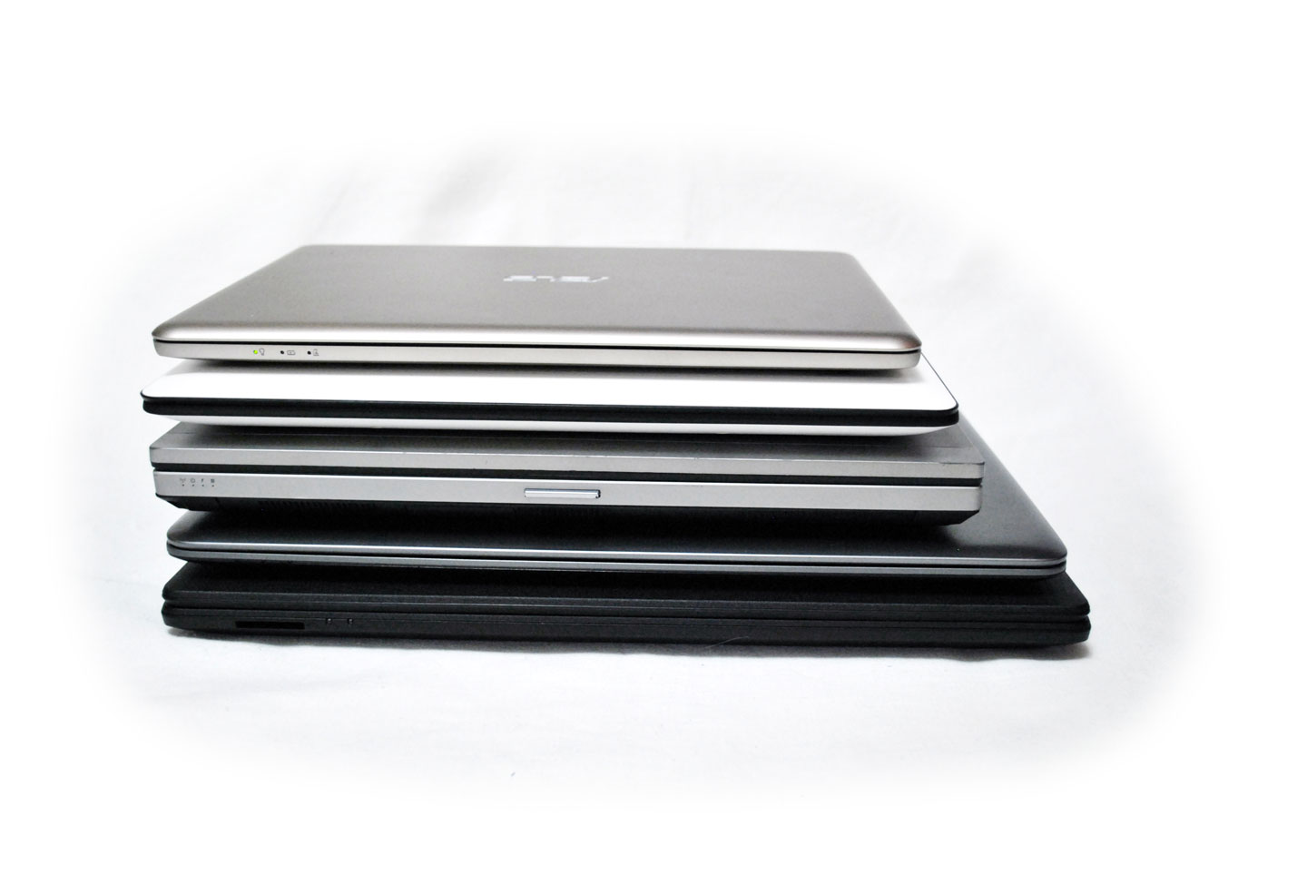 Odshora – ASUS VivoBook E200HA, Lenovo IdealPad Yoga 3000, HP EliteBook 2560p, ASUS EeeBook E403SA, Acer Aspire ES14