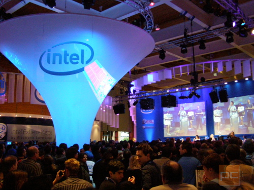 Bleskovka: Intel na veletrhu Cebit 2008