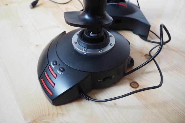 Velký test joysticků: čtyřka pro ty náročnější