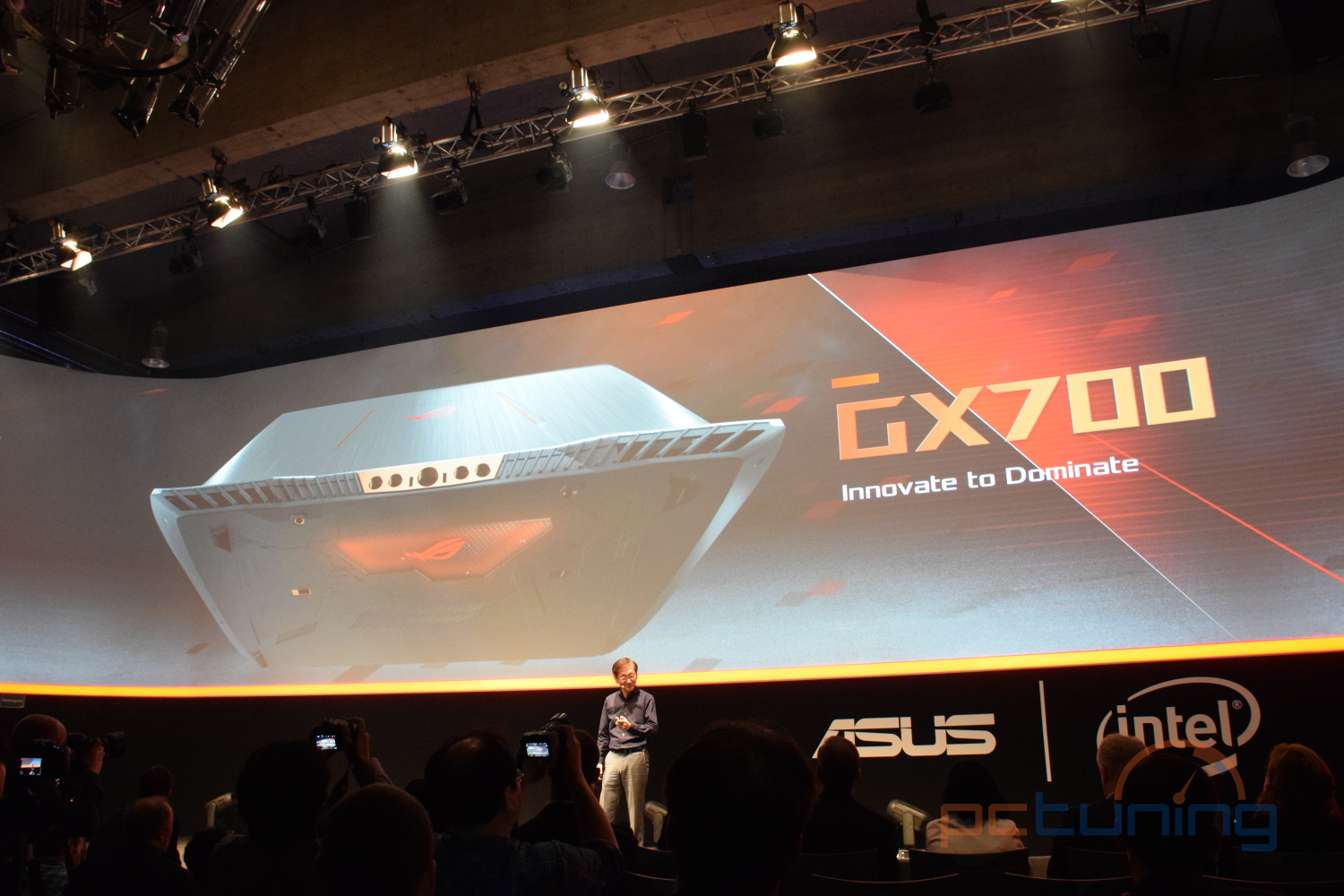 Asus GX700: První notebook s vodním chlazením a odemčeným procesorem [IFA 2015]