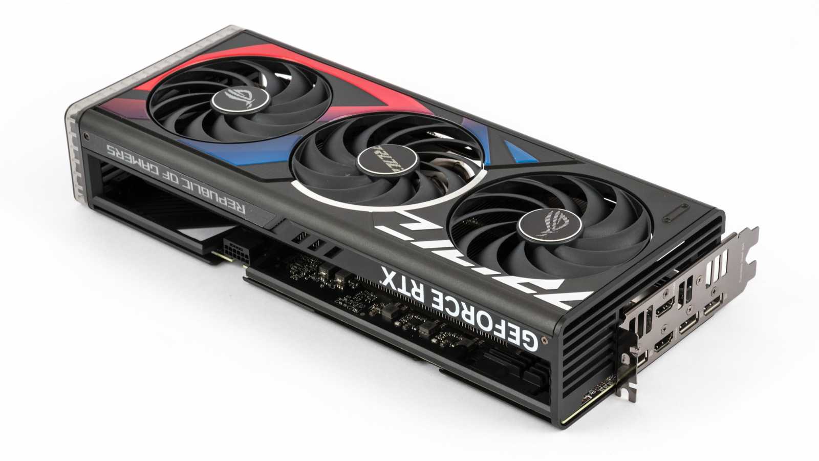 Asus ROG Strix GeForce RTX 4070 Ti OC Ed. O12G: Když vám normální karty nestačí