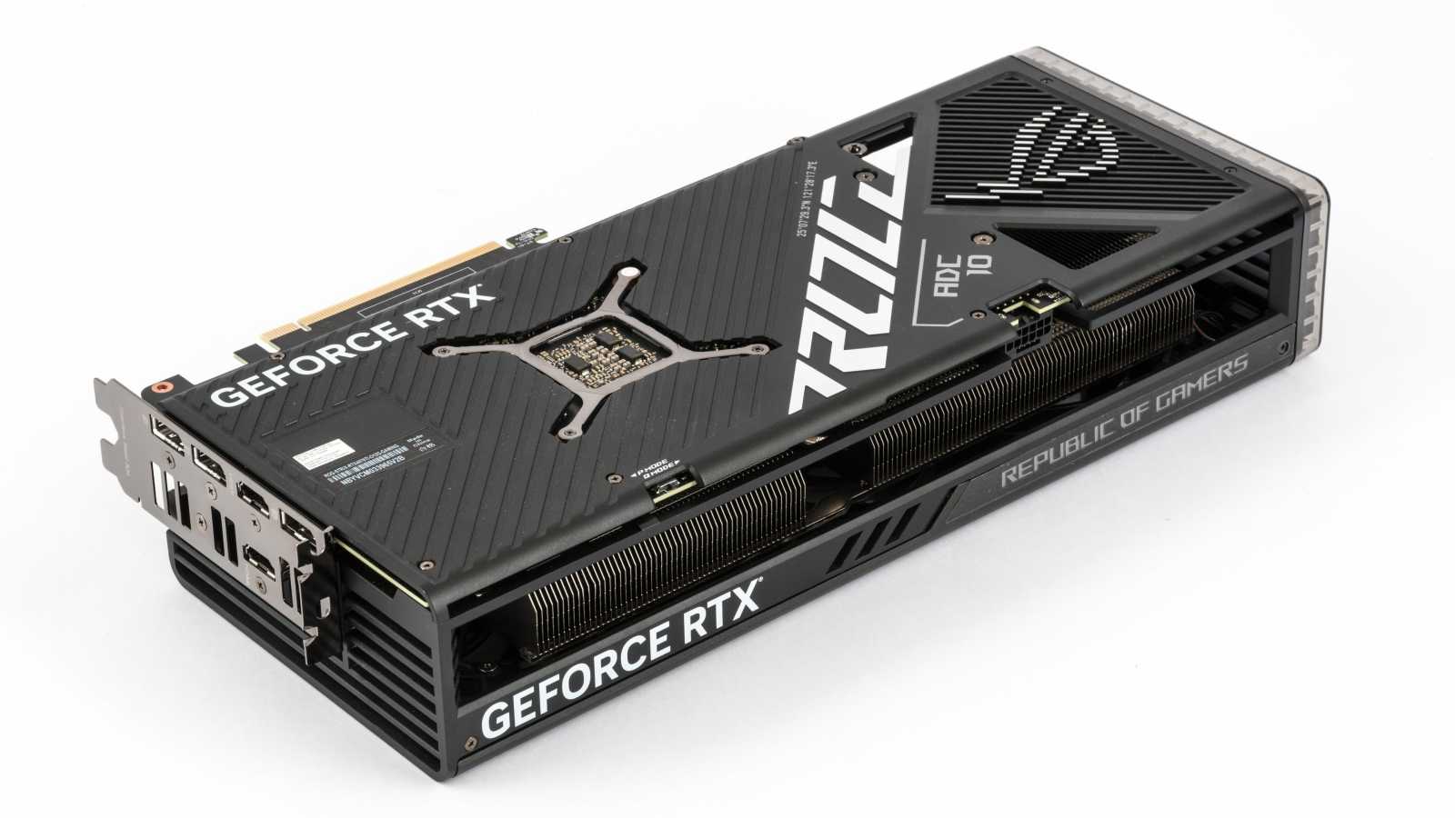 Asus ROG Strix GeForce RTX 4070 Ti OC Ed. O12G: Když vám normální karty nestačí