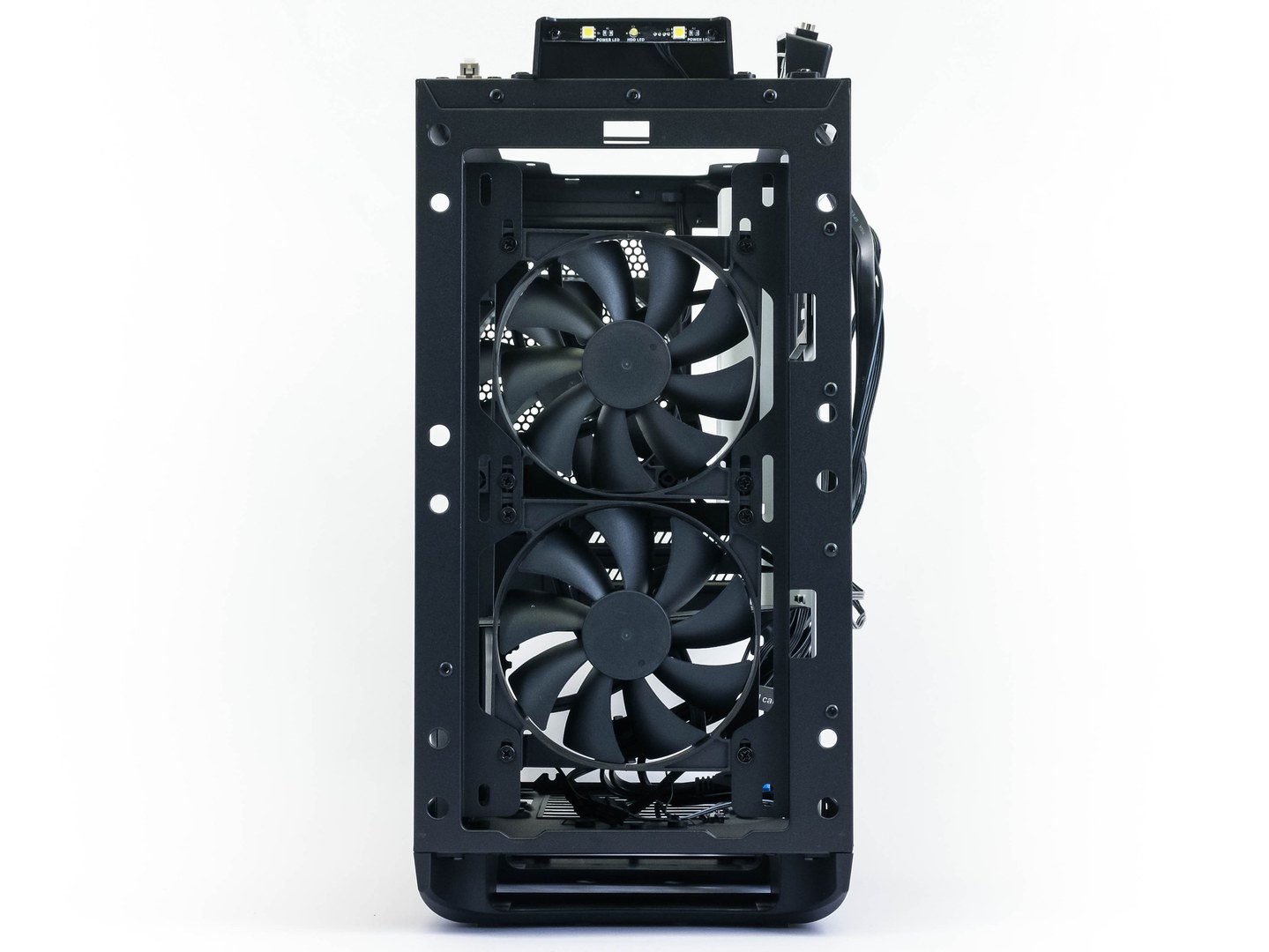 NZXT Manta: Malá skříň pro velké monstrum