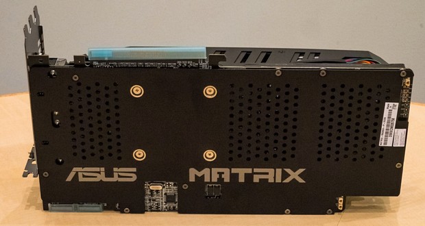 Asus Radeon R9 Matrix – grafická karta s 20fázovým napájením vyfocena