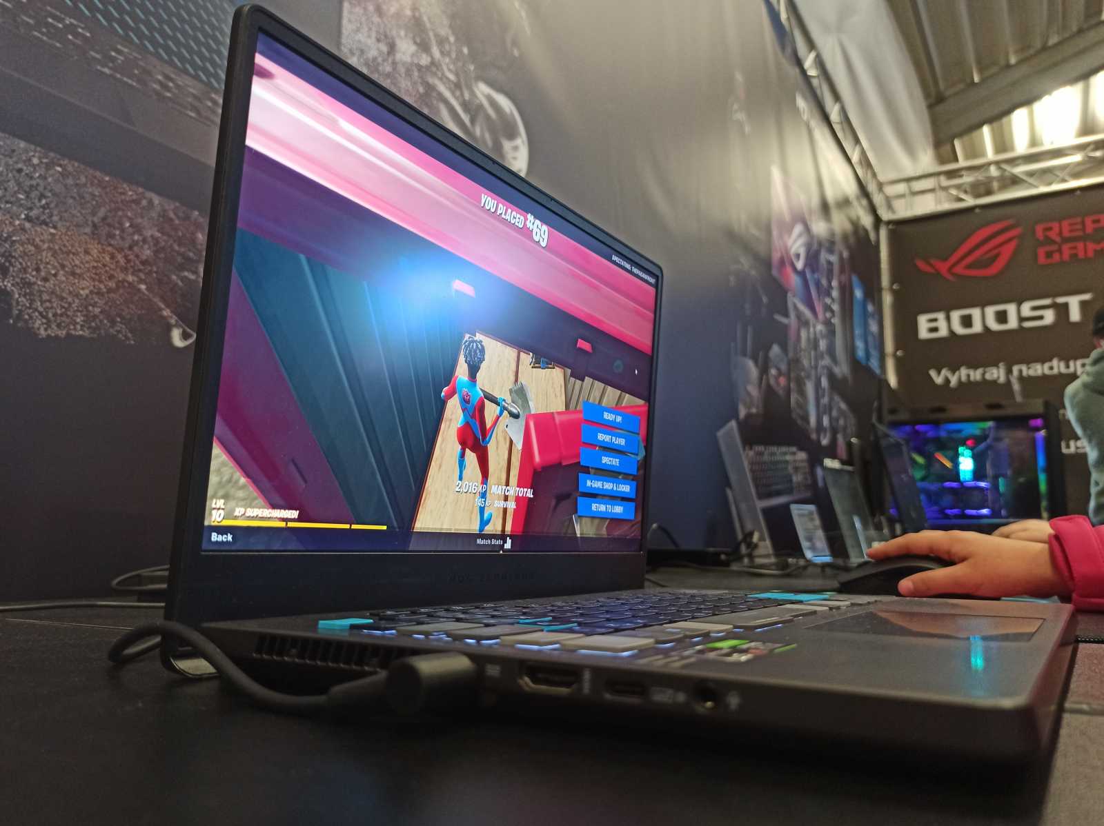 Hardwarově chudší ročník For Games zachraňoval ASUS a jeho Republika hráčů