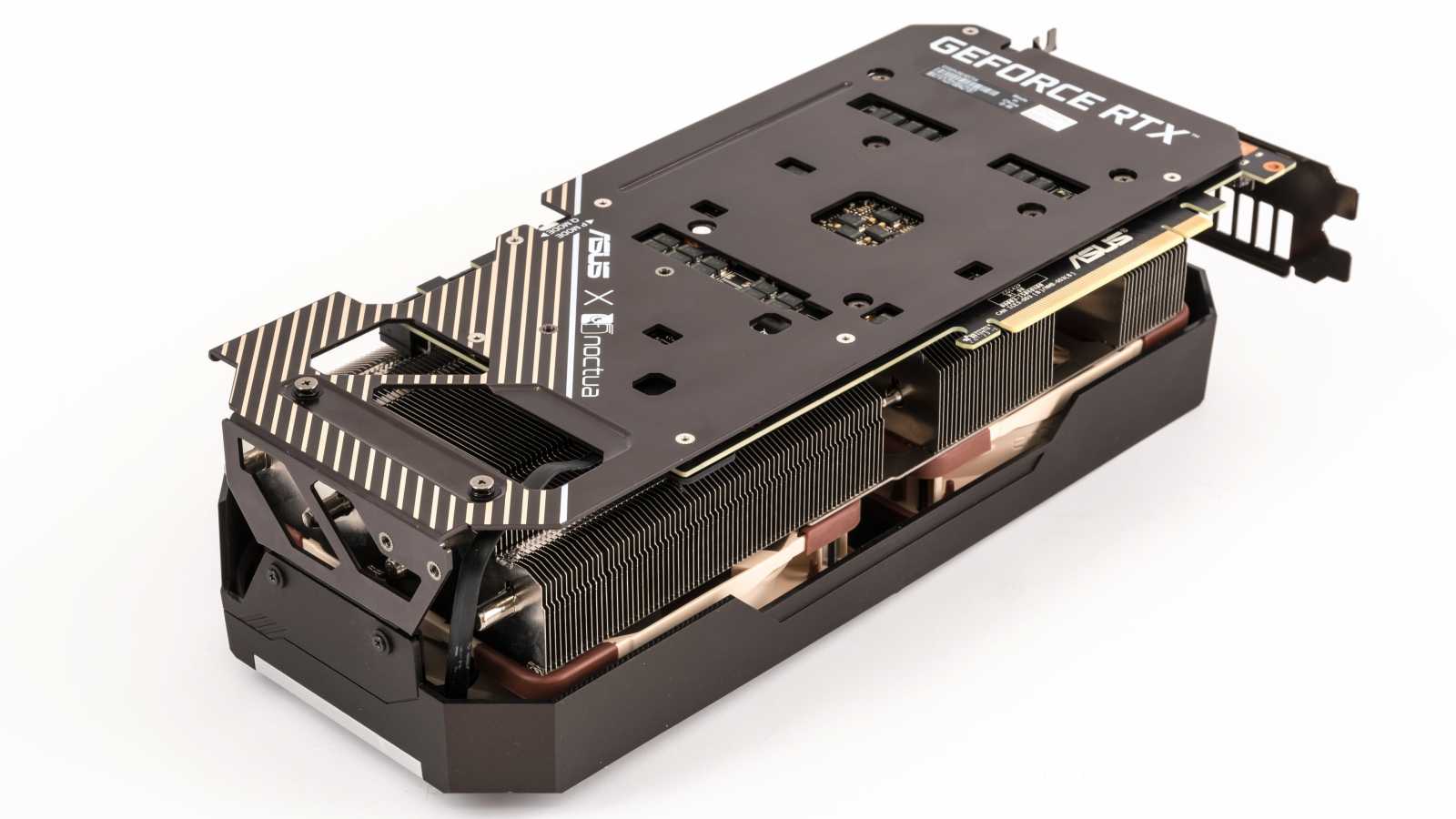 Asus GeForce RTX 3070 Noctua OC Edition 8GB: Chladič, který už nevylepšíte