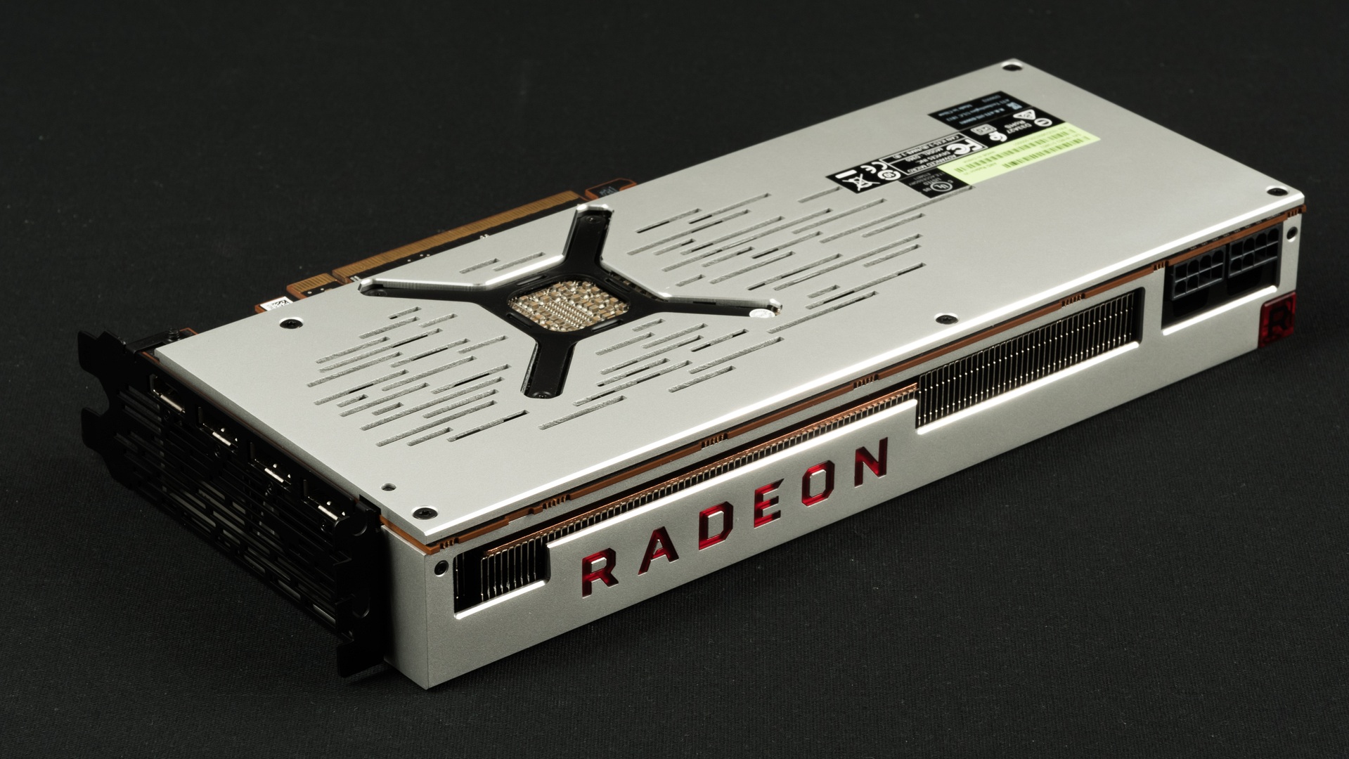 Radeon VII v redakci, testy už za pár dní