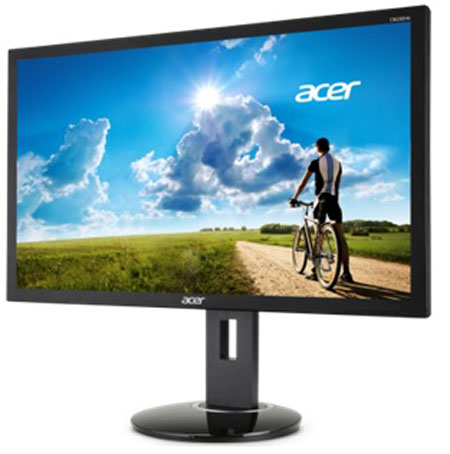 Acer pracuje na dvou 24palcových monitorech s rozlišením Ultra HD