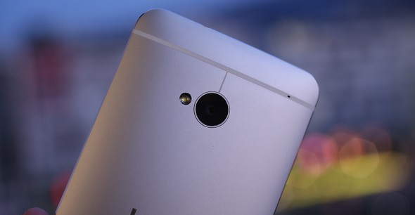 HTC připravuje další verze top smartphonu One