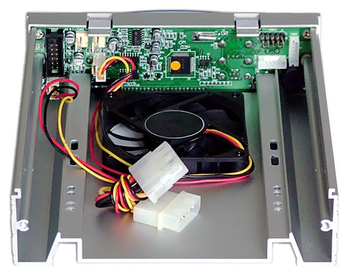 Spire DigiPanel - monitoring, chlazení HDD, konektivita