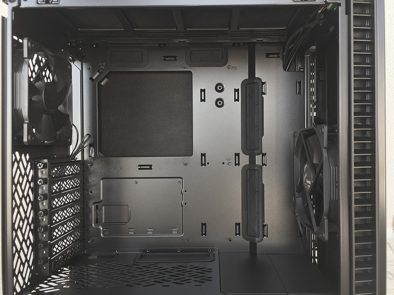 Fractal Design Define 7 Compact – pošleme céčko do penze?