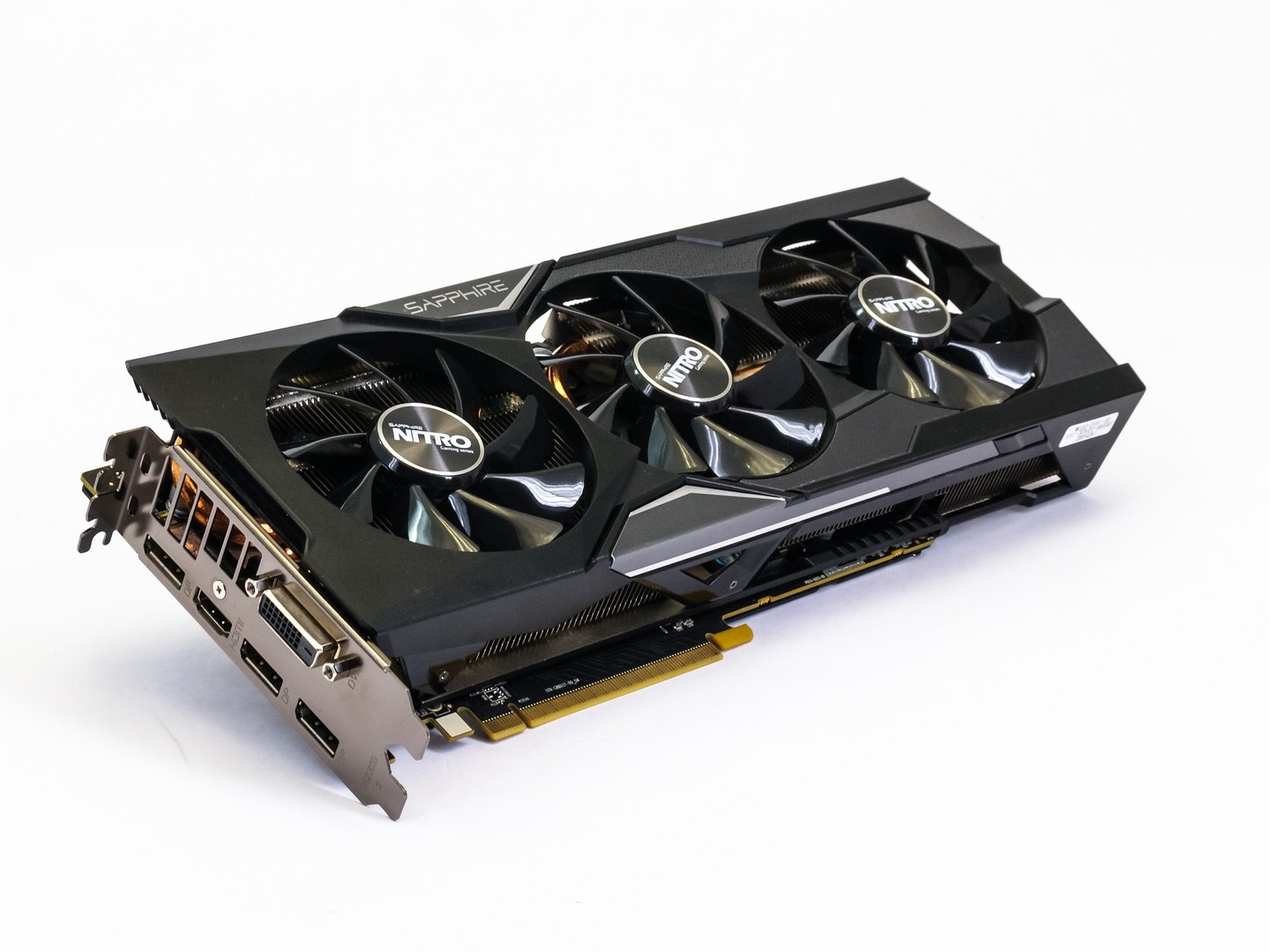 Sapphire Nitro R9 Fury v testu: Levnější, výhodnější, ale...