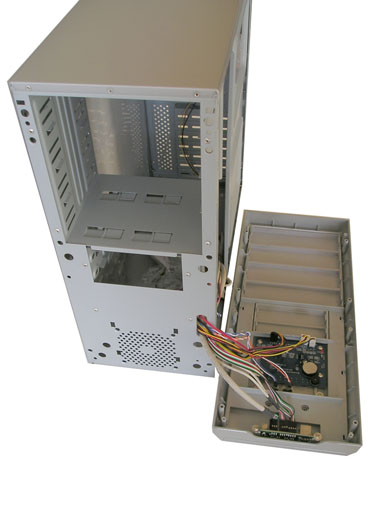 3R System: Dvě počítačové skříně z jedné stáje
