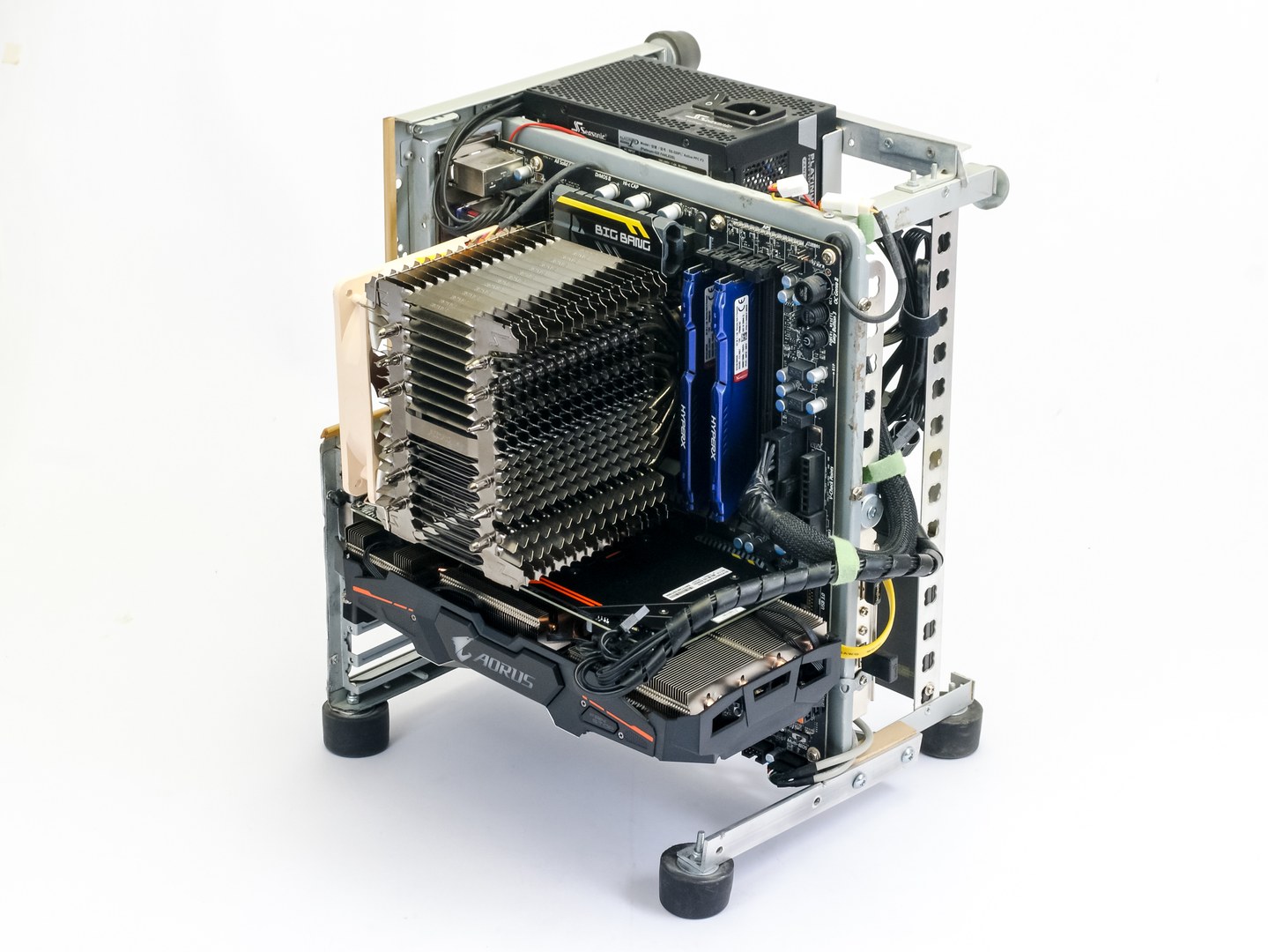 4× Radeon RX 570: OC, undervolting a hlučnost na videu