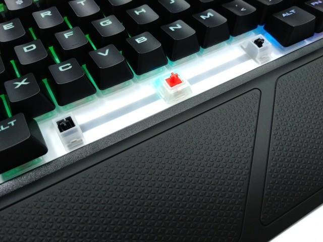 Corsair K68 RGB: tak vypadá odolná mechanika