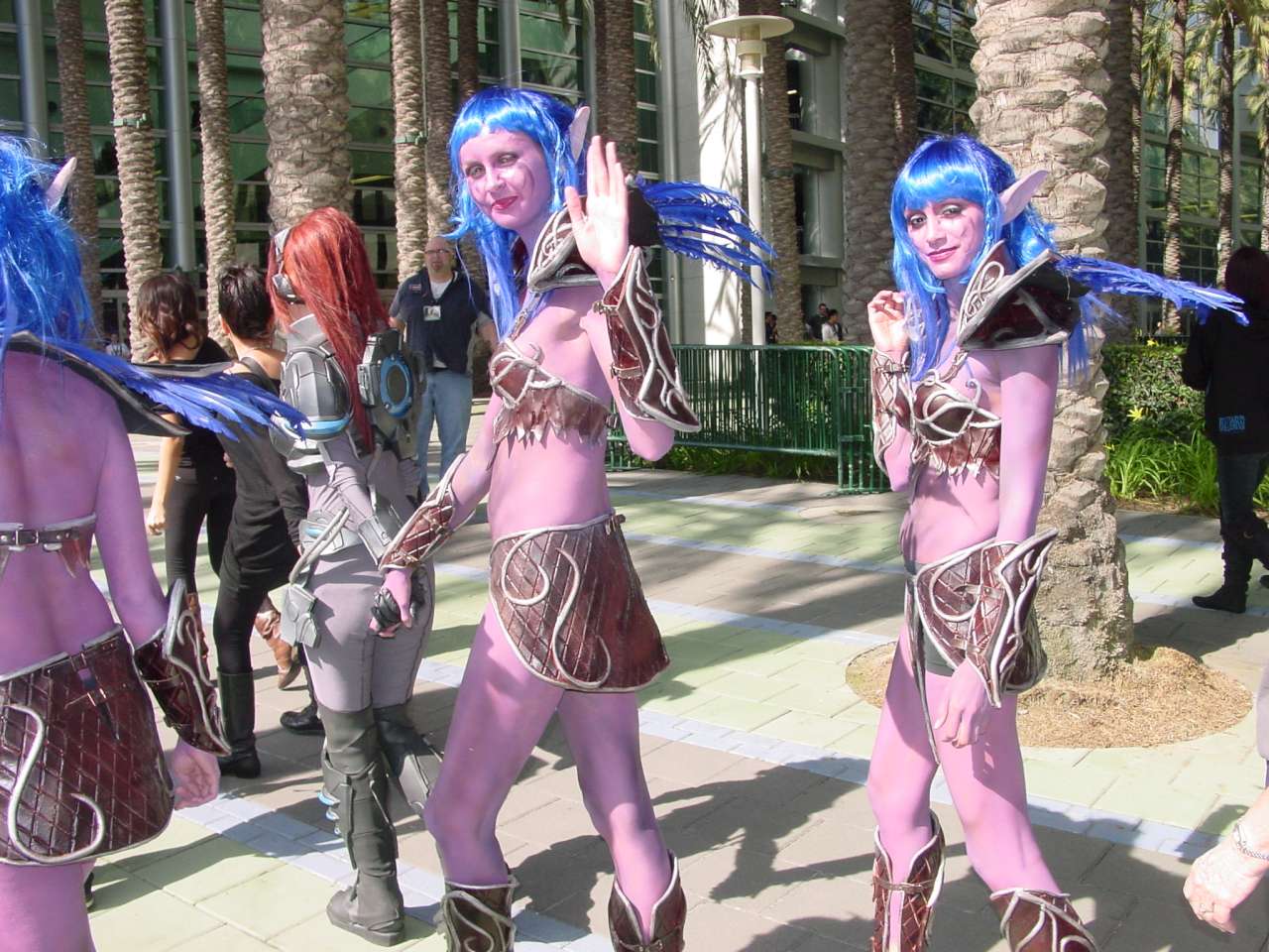 Fotografie z BlizzConu 2010: Hostesky v extravagantních a sexy kostýmech