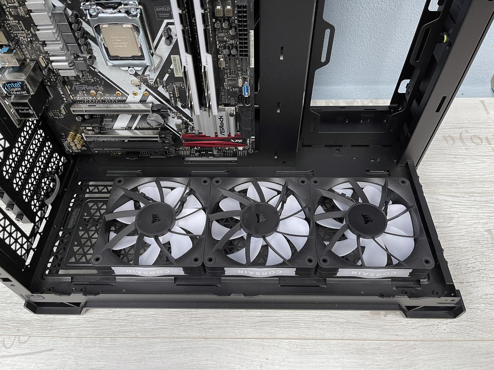 Test skříně Corsair 2500X s ventilátory iCUE LINK RX RGB