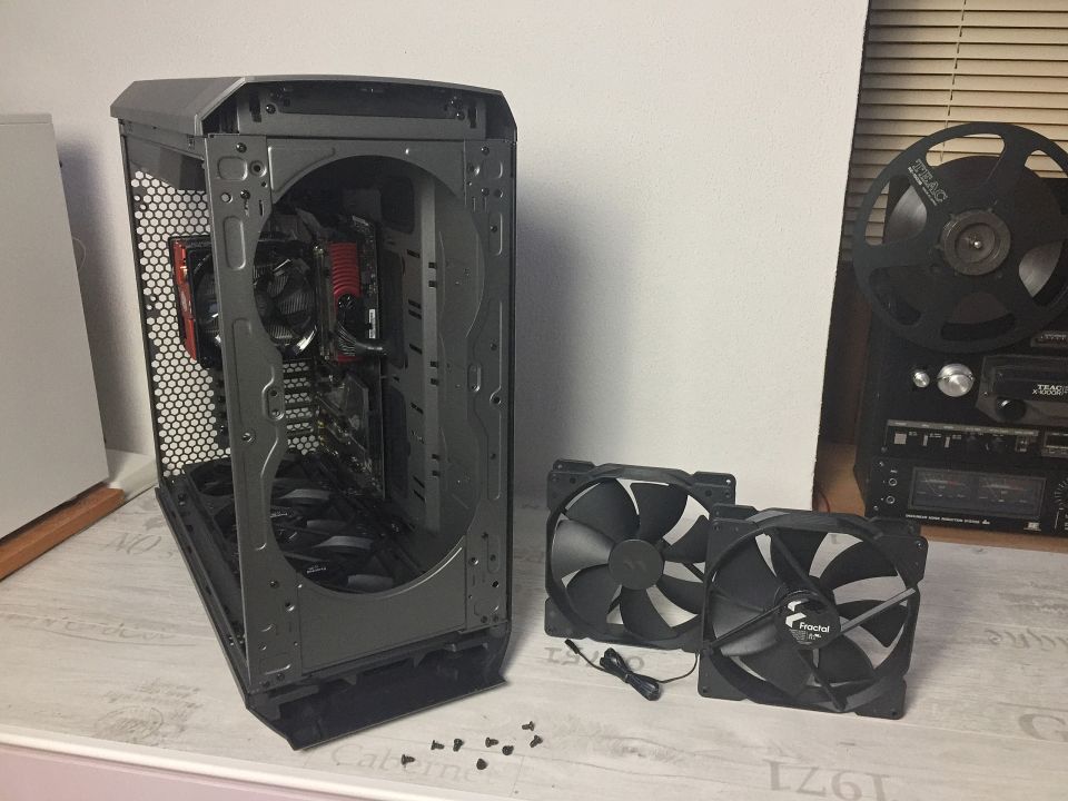 Povánoční speciál s Fractal Design: Tuníme skříň Torrent