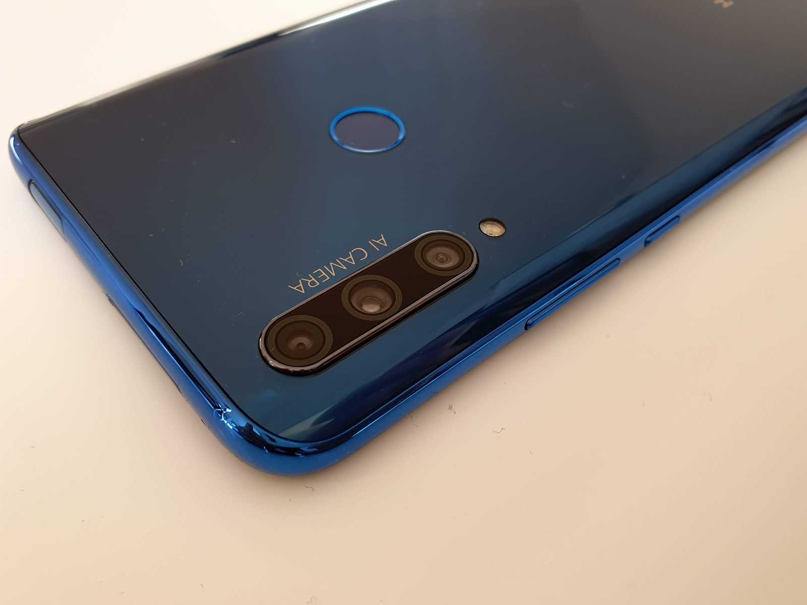 Test Honor 9X: vyskakovací selfie kamerka a provokující záda